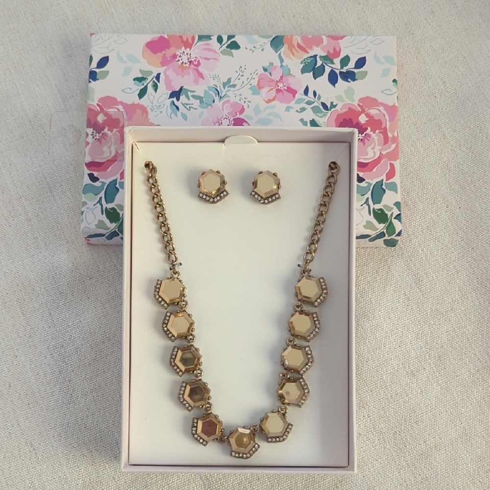 Elegant Gold Necklace and Earring Set